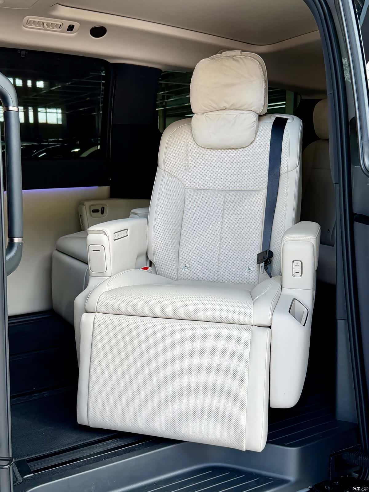 Li Auto MEGA, 2025 23