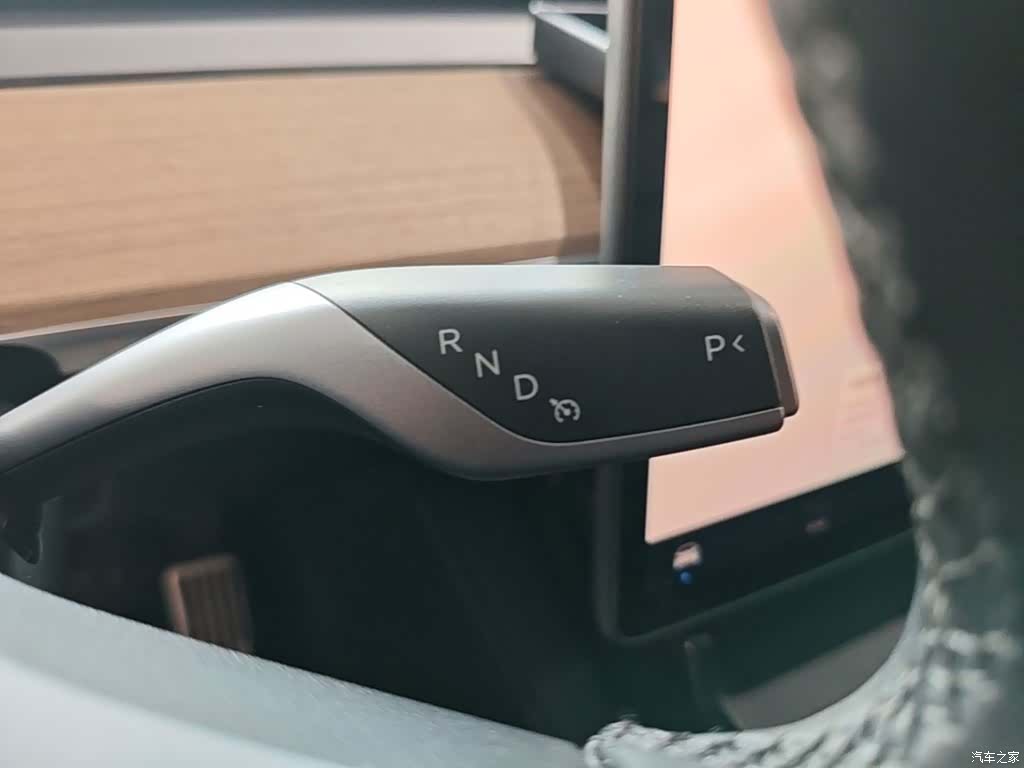 Tesla Model Y, 2023 14