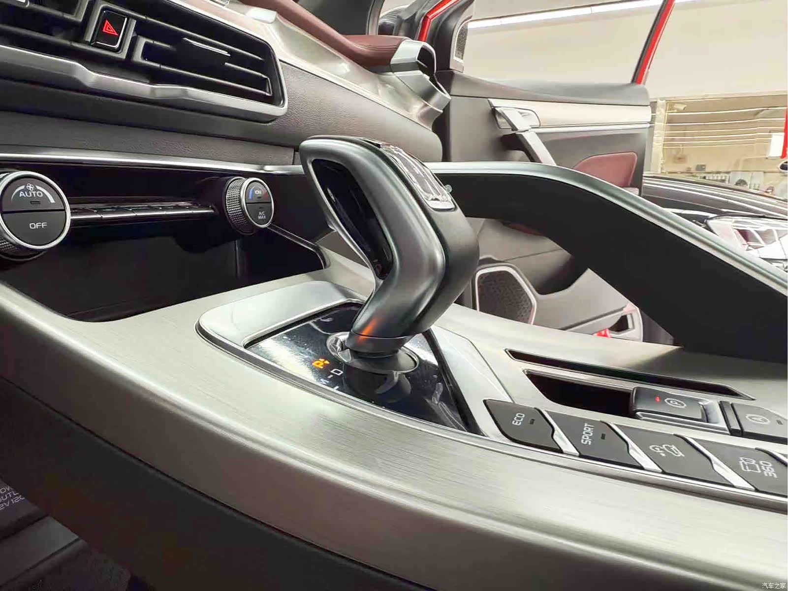 Geely Coolray, 2021 13