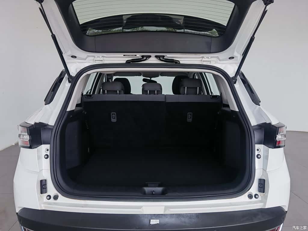 DongFeng AX7, 2019 16