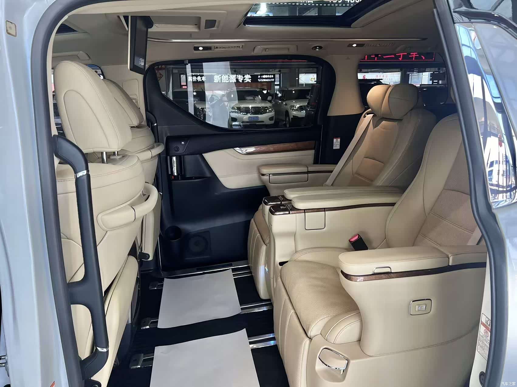 Toyota Alphard, 2017 все фото