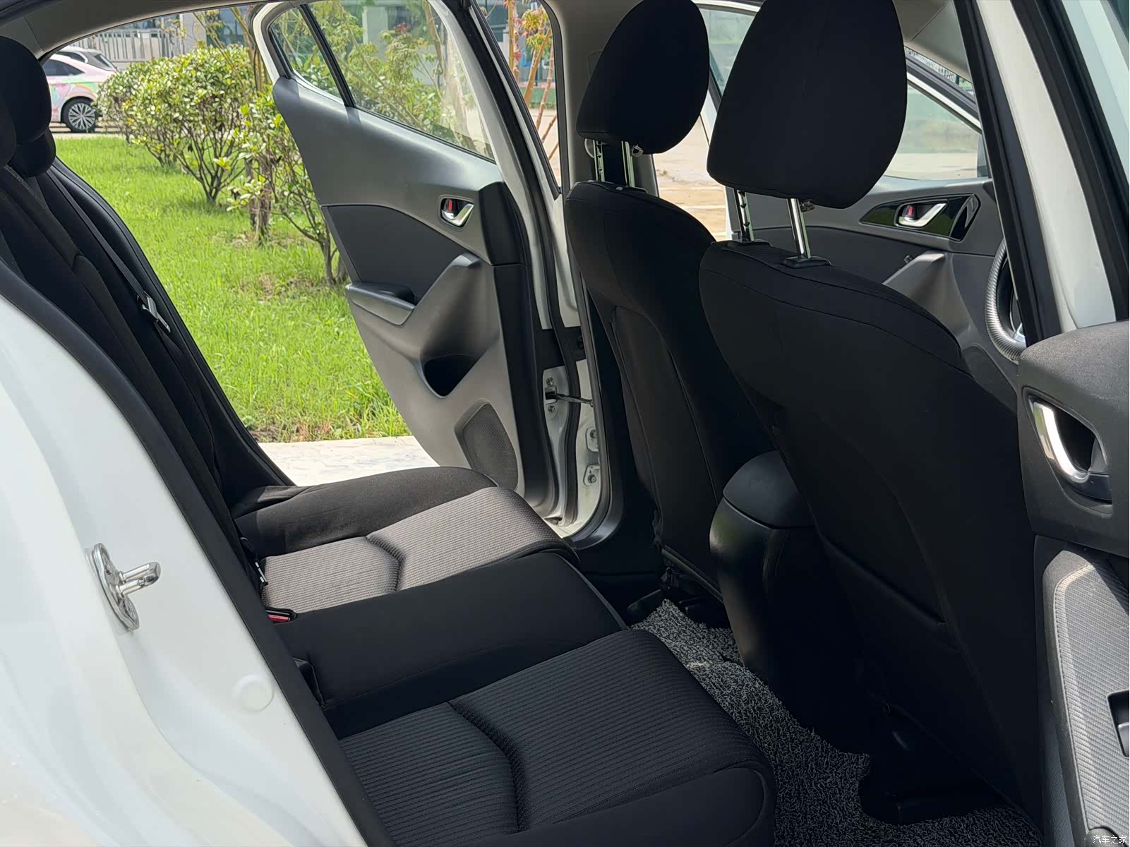 Mazda Mazda3, 2016 12