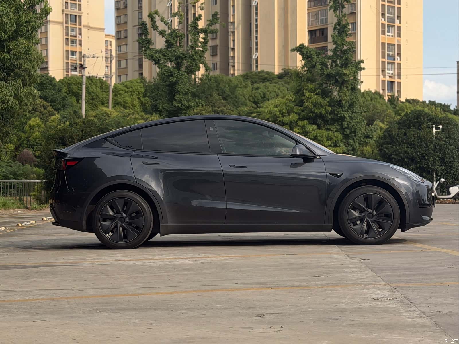 Tesla Model Y, 2024 4