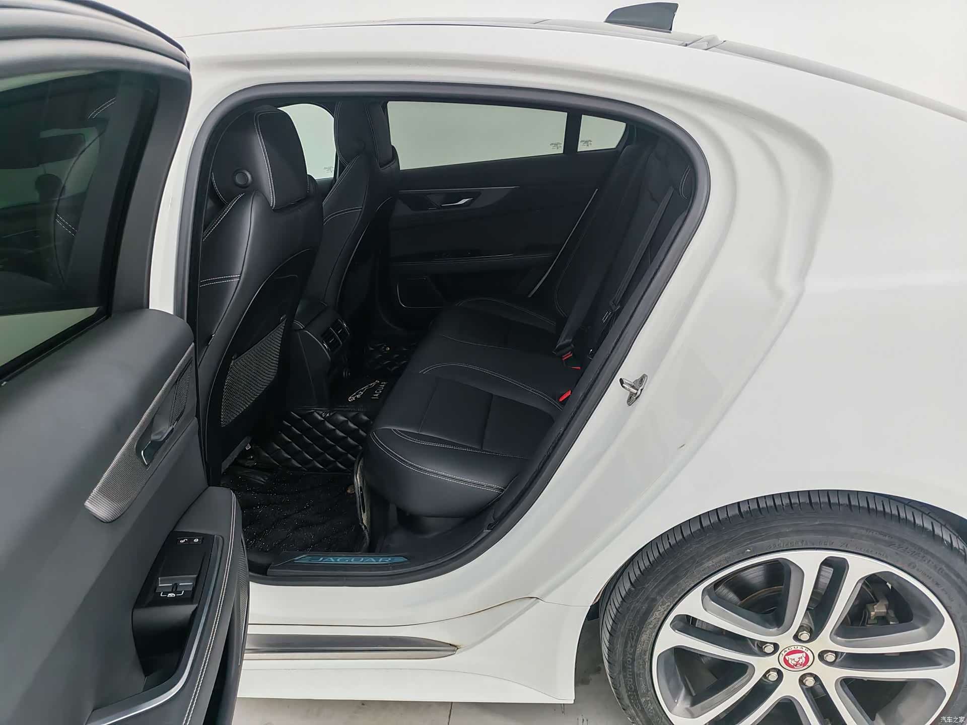 Land Rover XEL, 2021 10