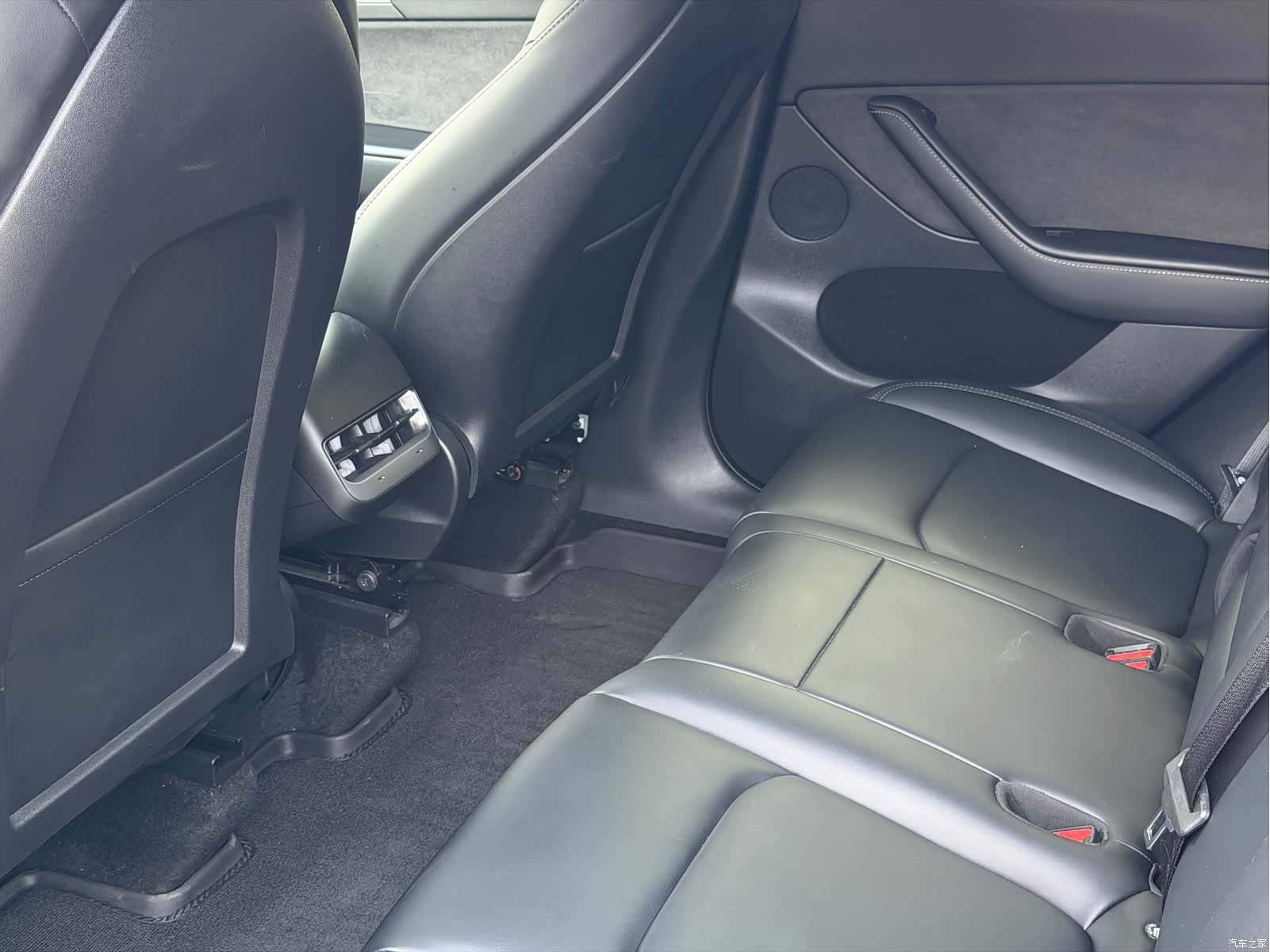 Tesla Model Y, 2024 15