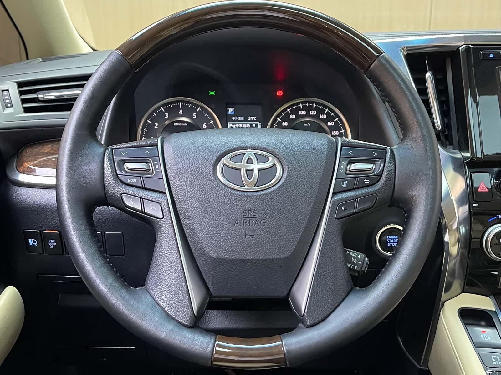 Toyota Alphard, 2019 12