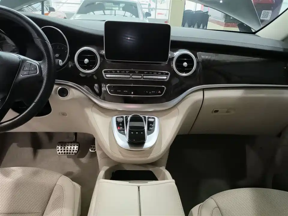 Mercedes-Benz V-class