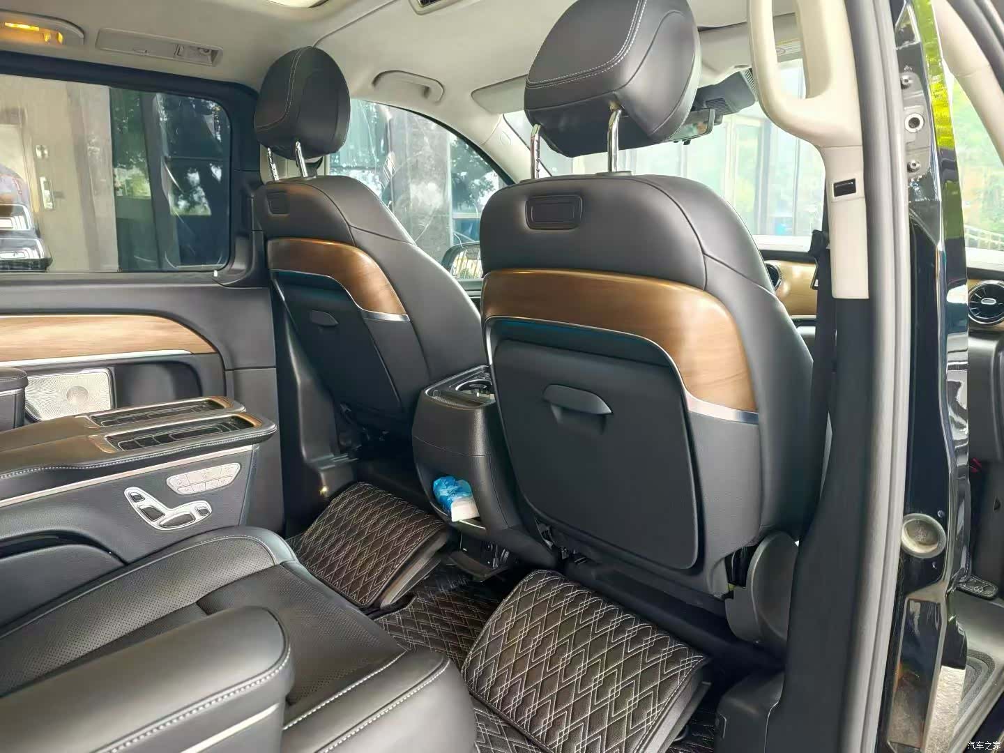 Mercedes-Benz V-Class, 2023 6