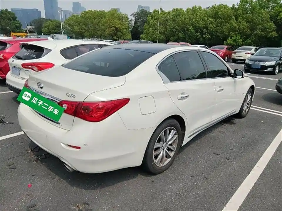 Infiniti Q50L