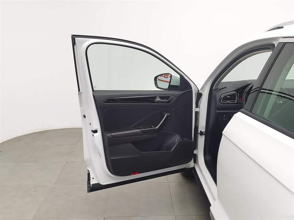 Volkswagen T-ROC exploring Songs