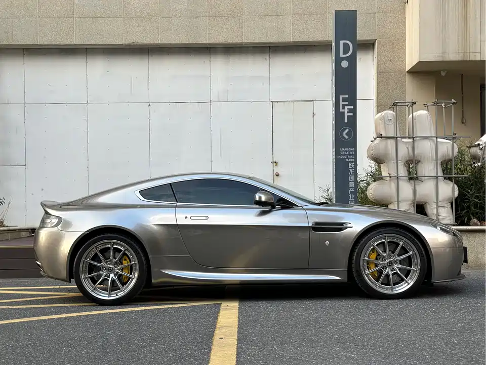 Aston Martin V8 Vantage