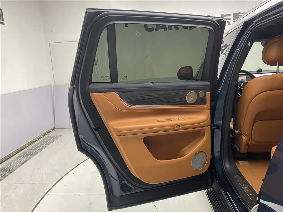 AITO Ask the world M9