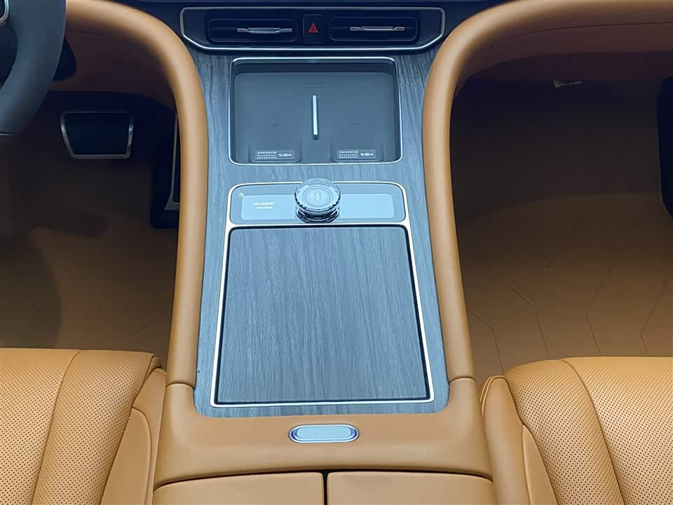 AITO Ask the world M9