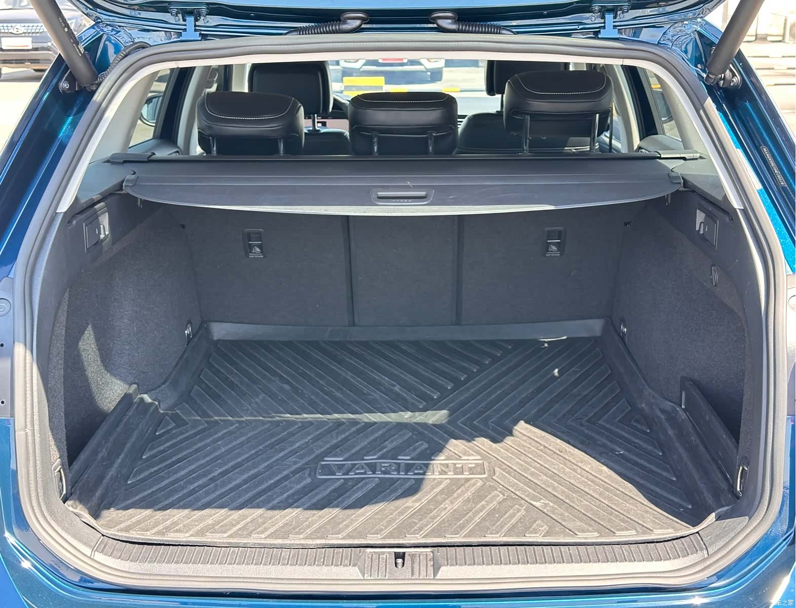 Volkswagen Variant, 2022 21