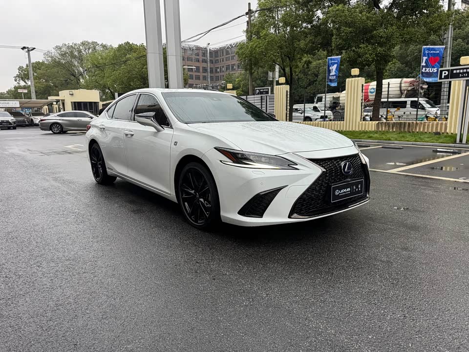 Lexus ES