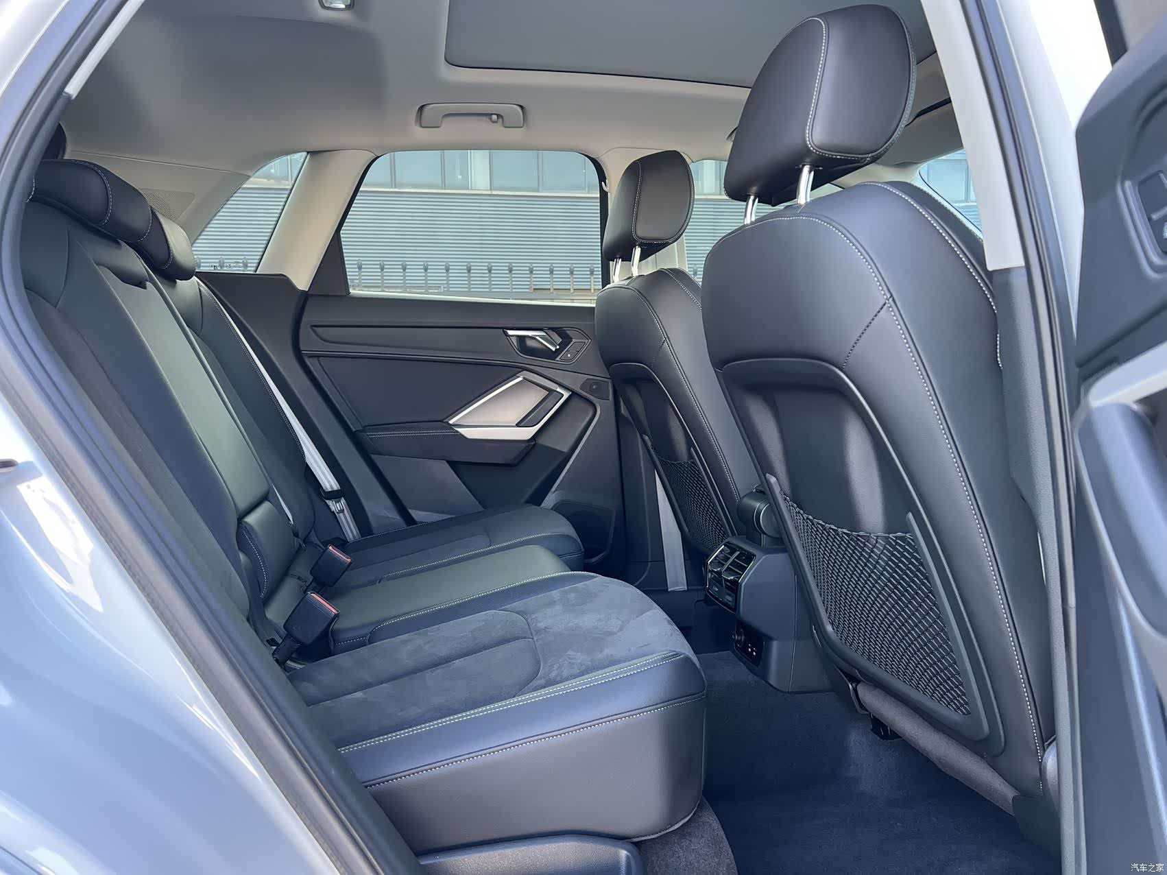 Audi Q3, 2022 10