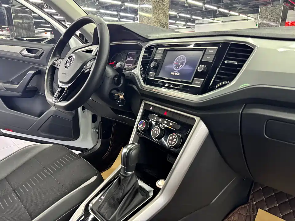 Volkswagen T-ROC exploring Songs