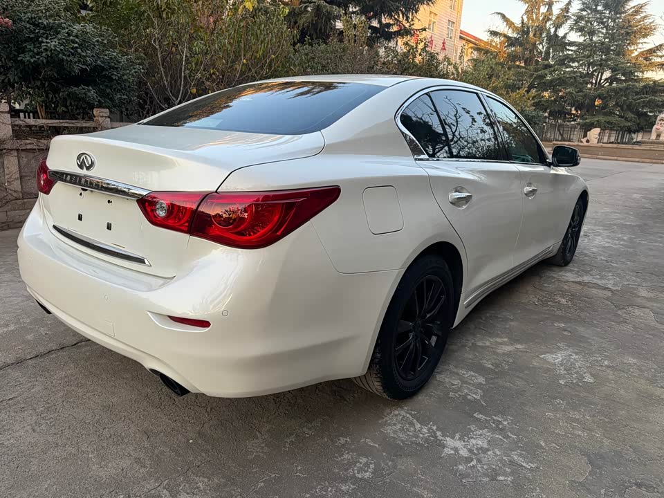 Infiniti Q50L