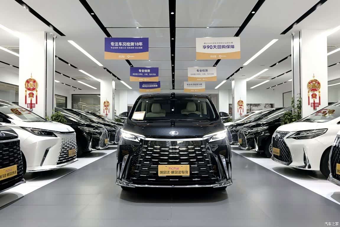 Lexus LM, 2025 8