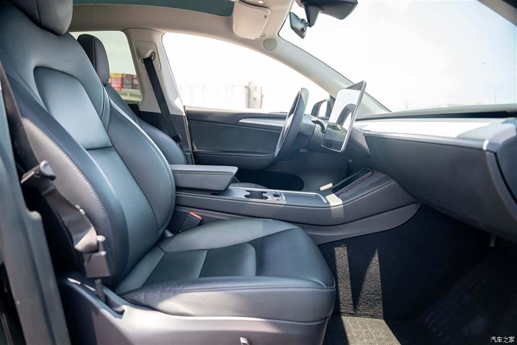 Tesla Model Y, 2024 14