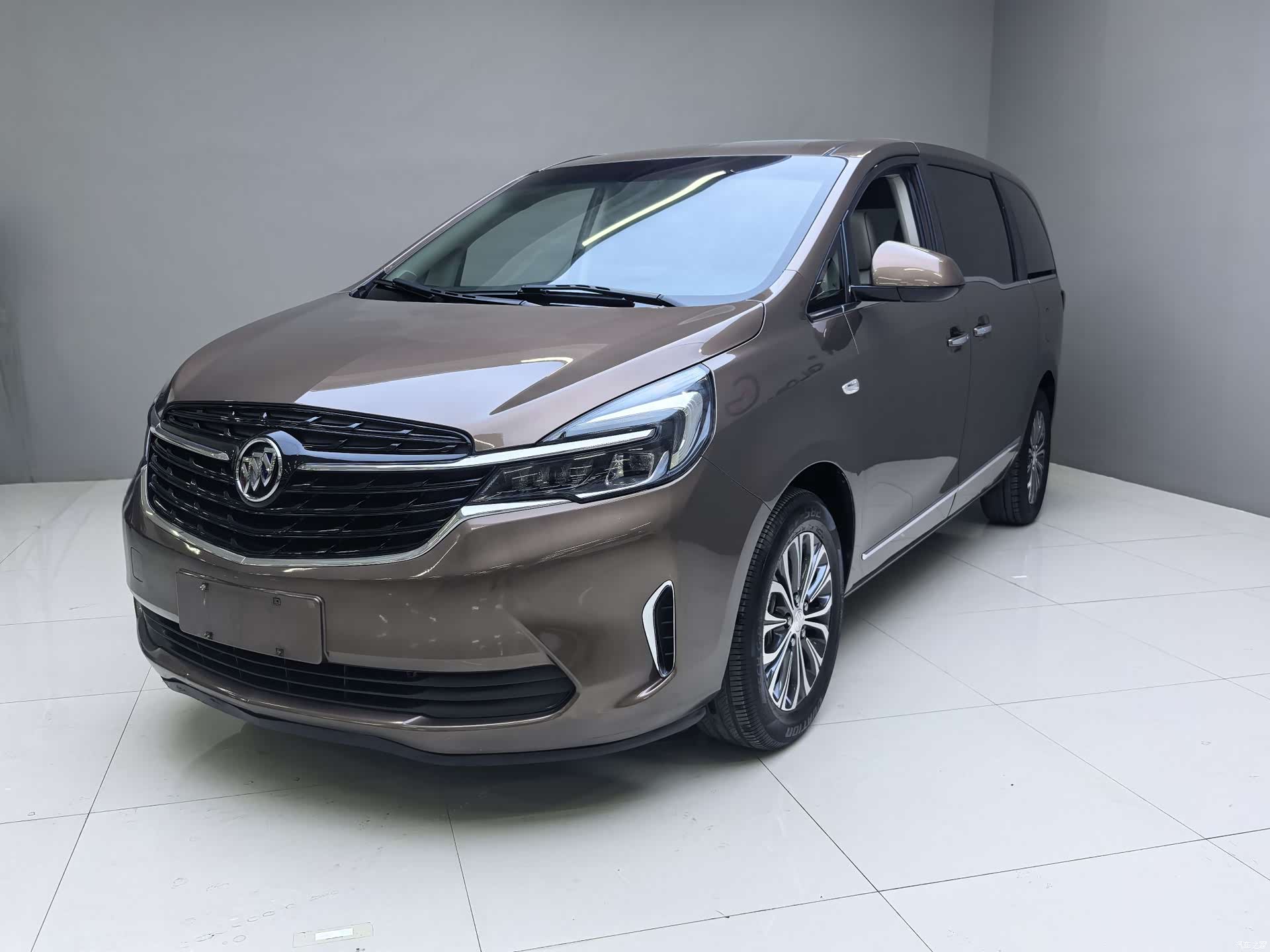 Buick GL8, 2021 1
