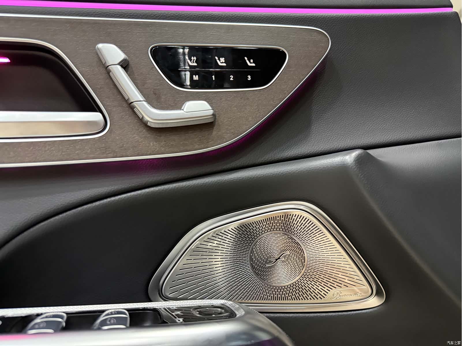 Mercedes-Benz E-Class, 2024 10
