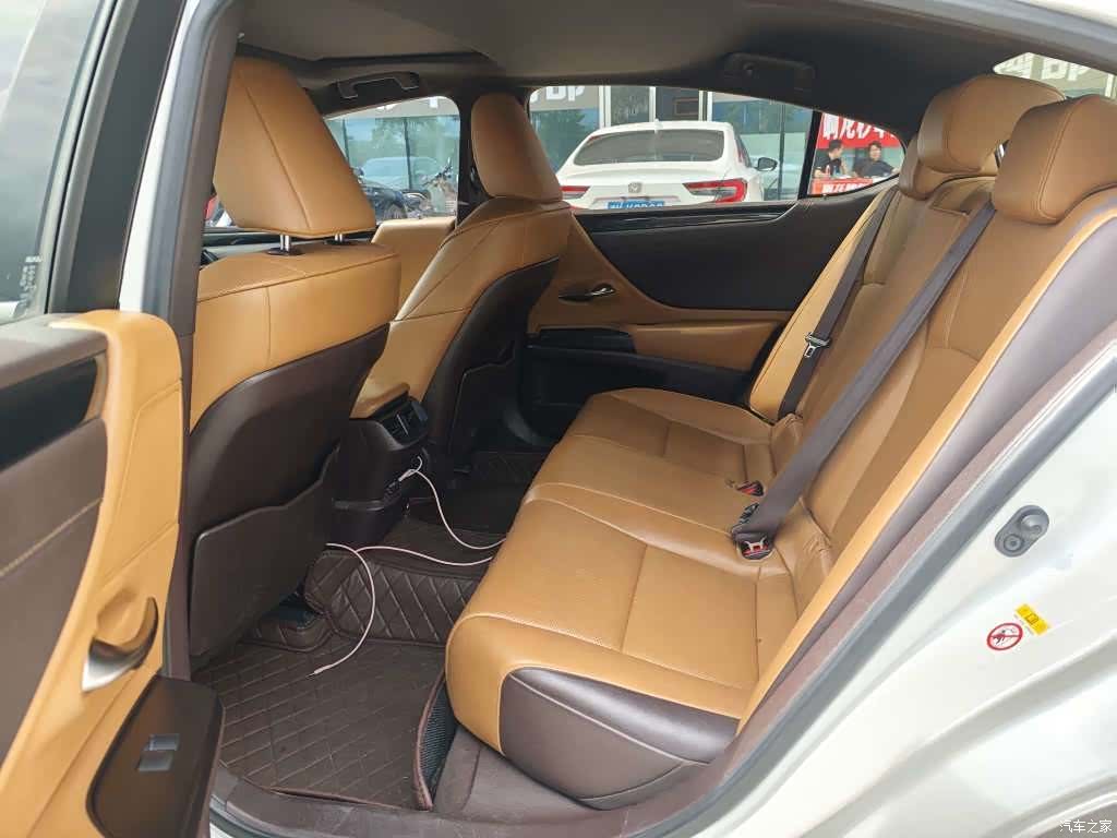 Lexus ES, 2018 7