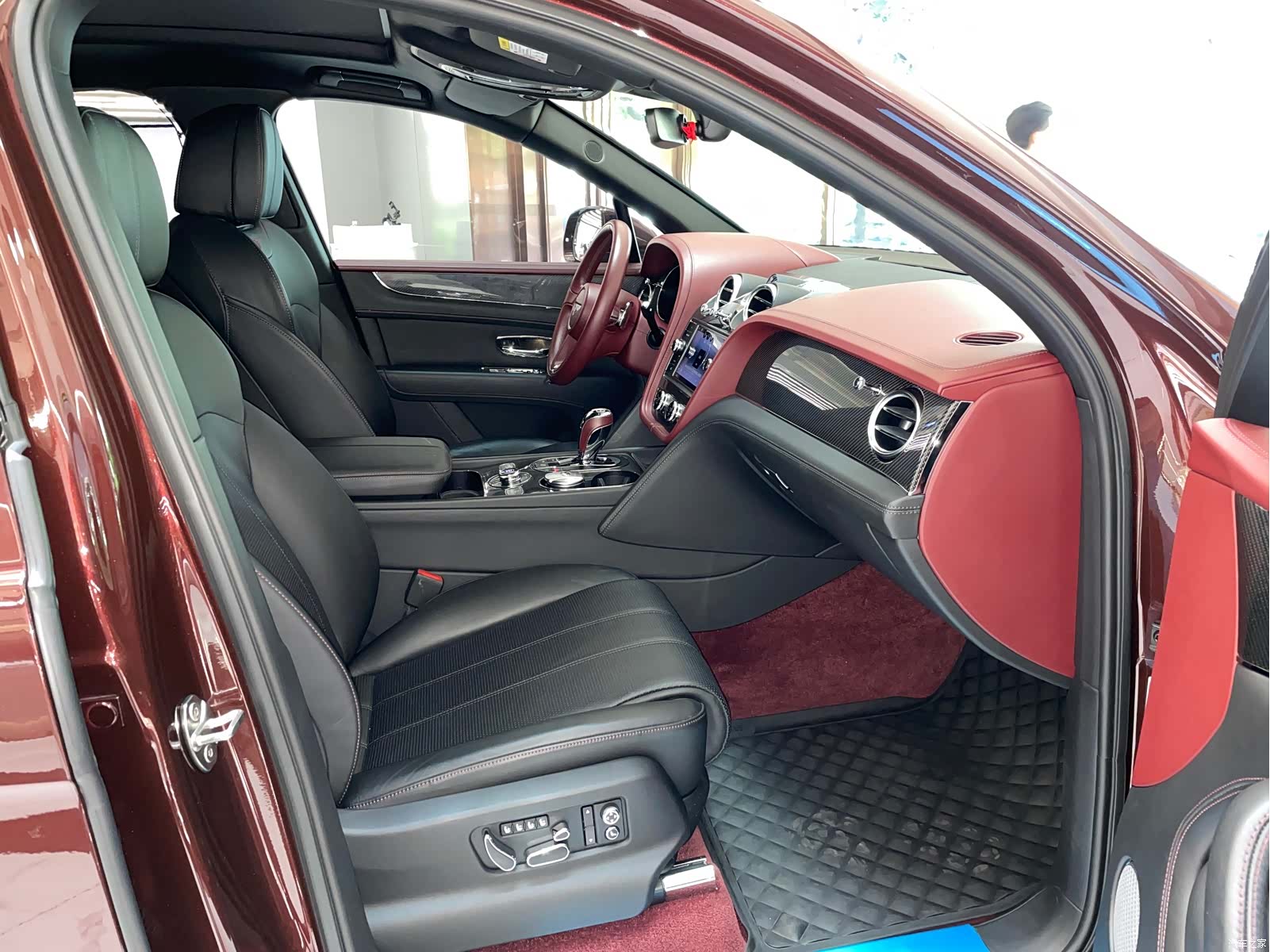 Bentley Bentayga, 2019 8