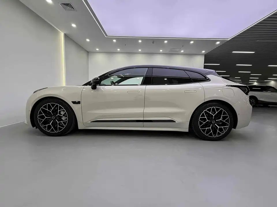 Zeekr 001