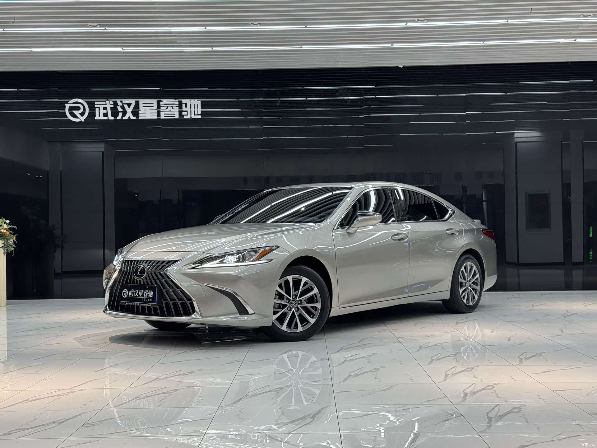 Lexus ES, 2024 1