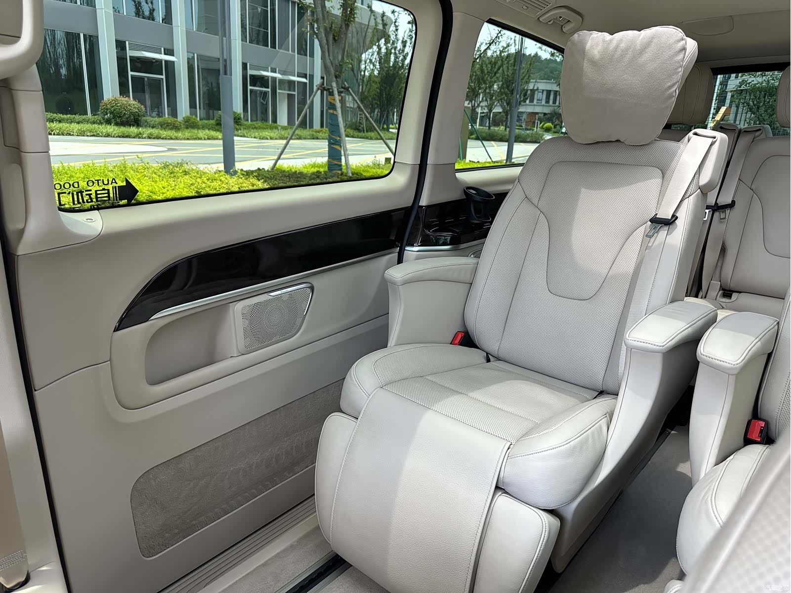 Mercedes-Benz V-Class, 2020 15