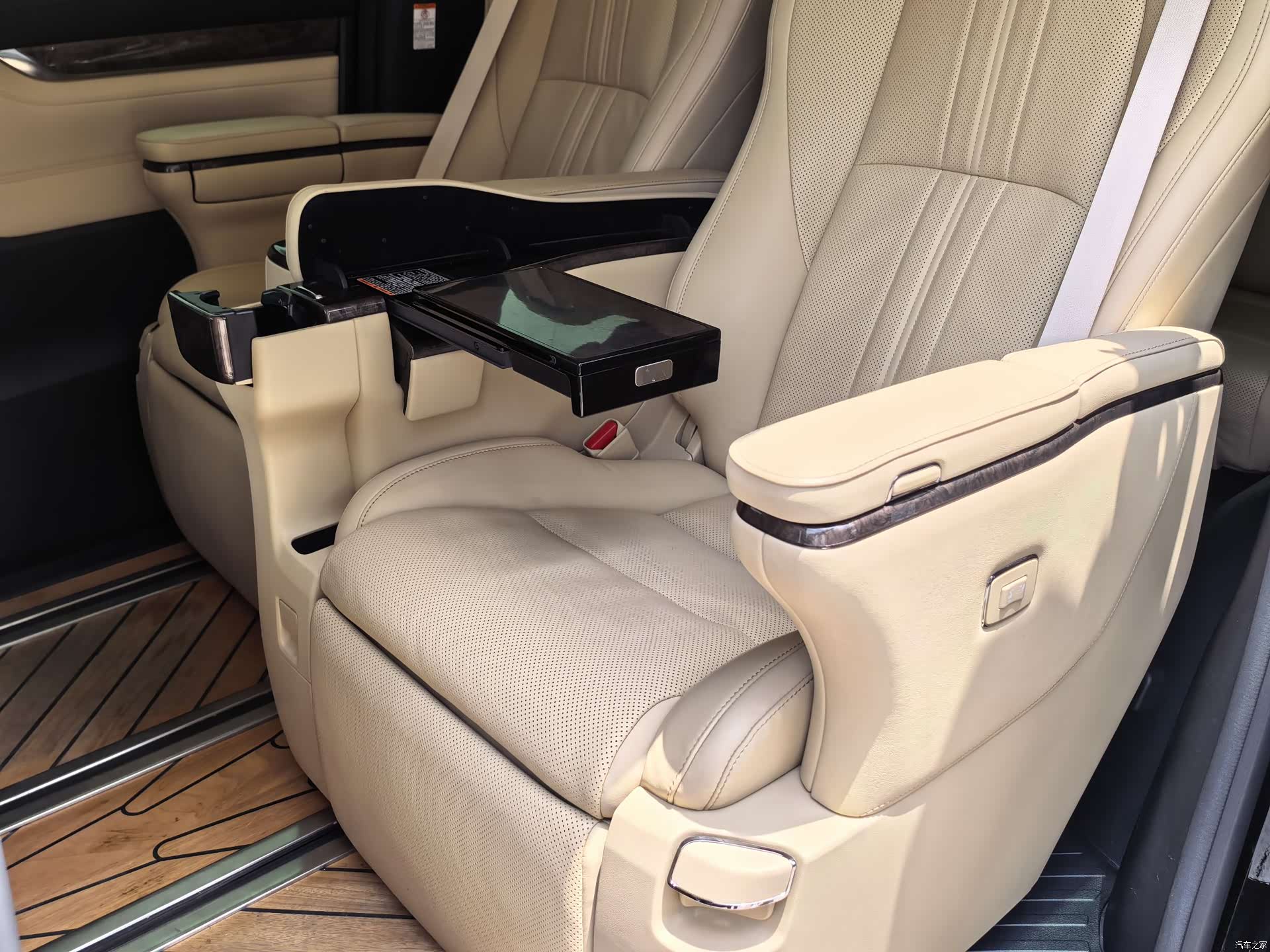 Toyota Vellfire, 2020 8