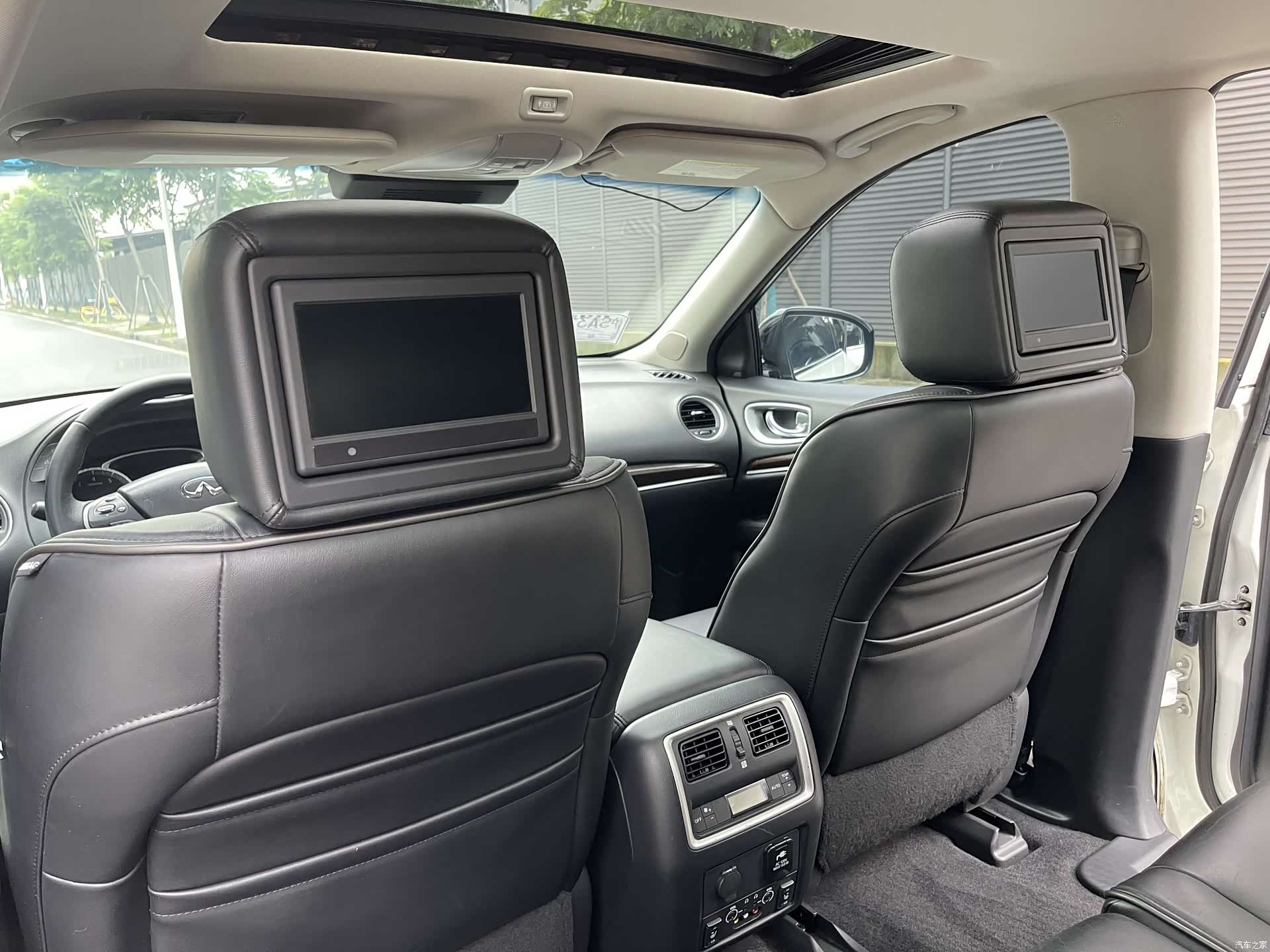 Infiniti JX35, 2014 14