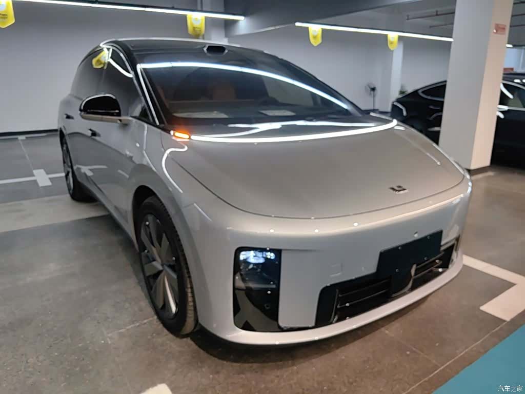 Li Auto i8, 2025 4