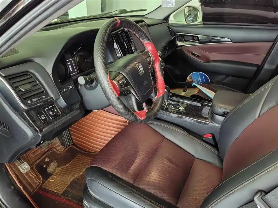 Toyota crown