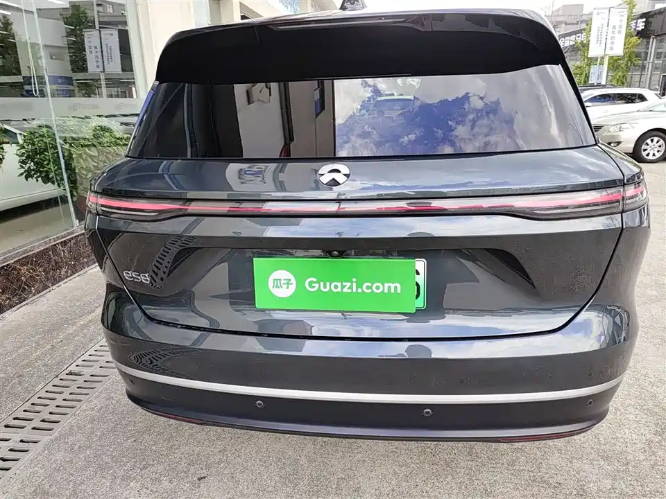NIO ES8