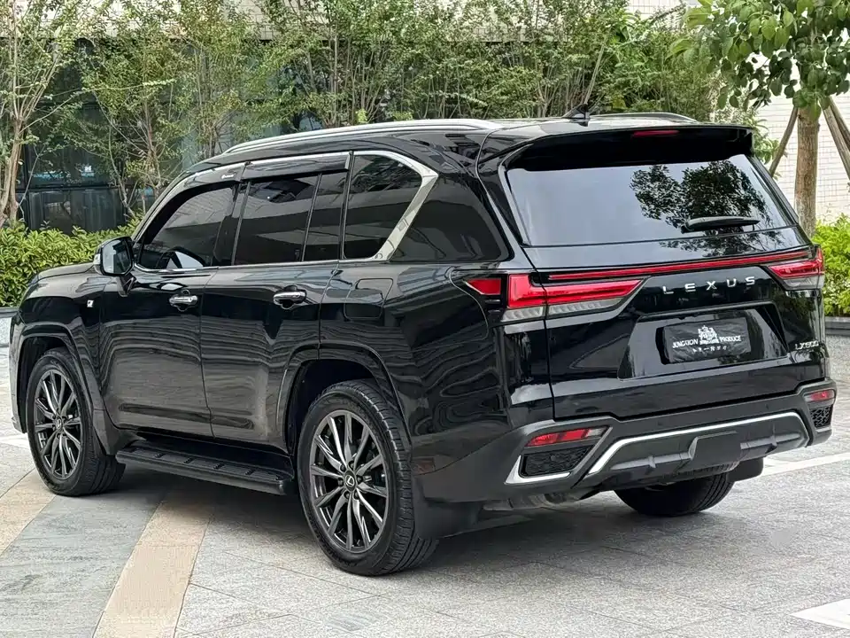Lexus LX