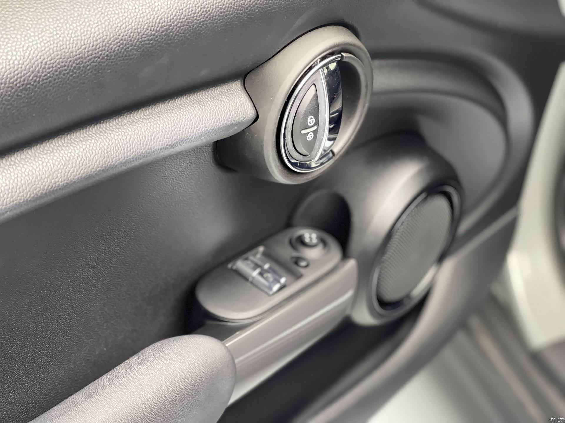 Mini ONE, 2022 26