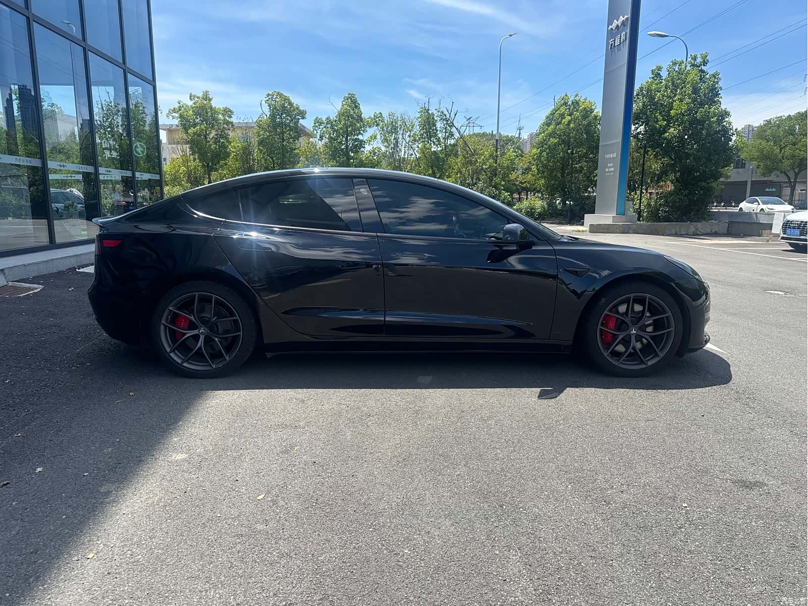 Tesla Model 3, 2022 13
