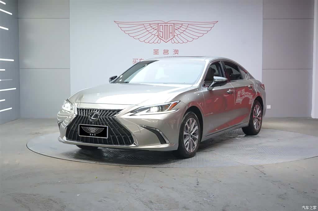 Lexus ES, 2024 1