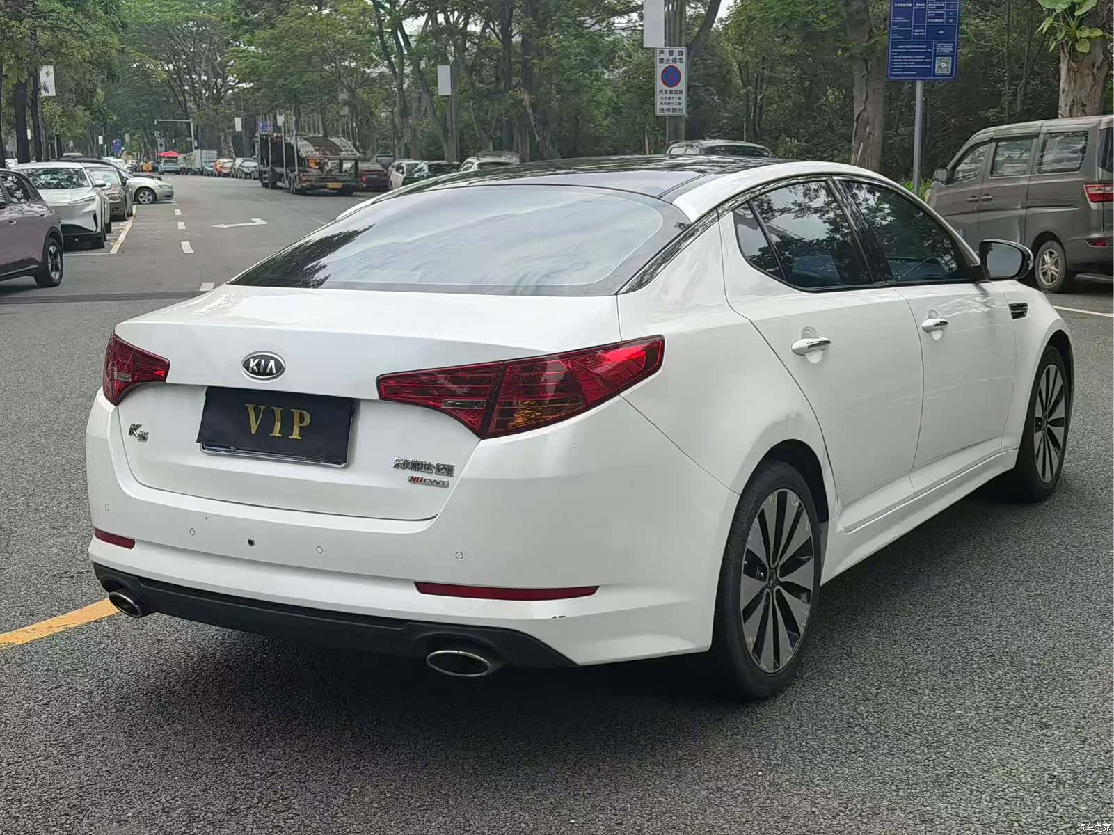Kia K5, 2012 4