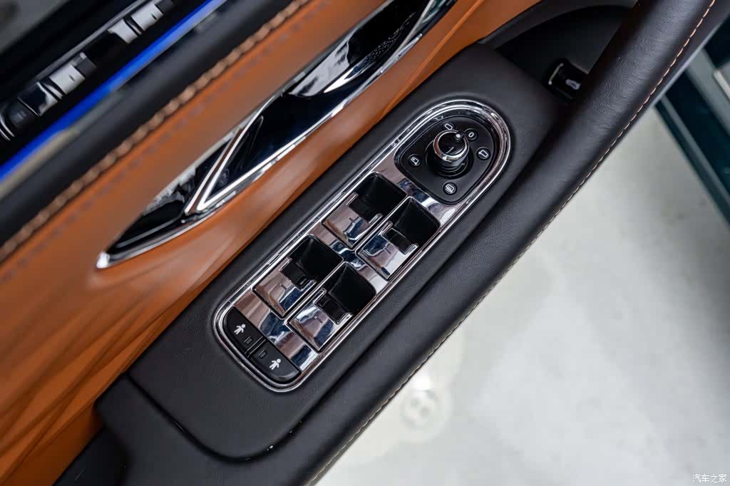 Bentley Flying Spur, 2023 25