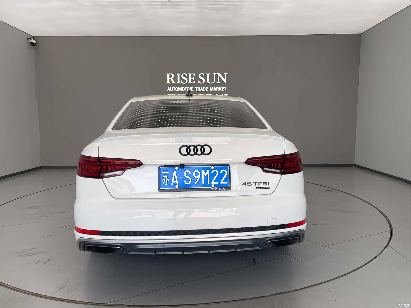 Audi A4L, 2019 все фото
