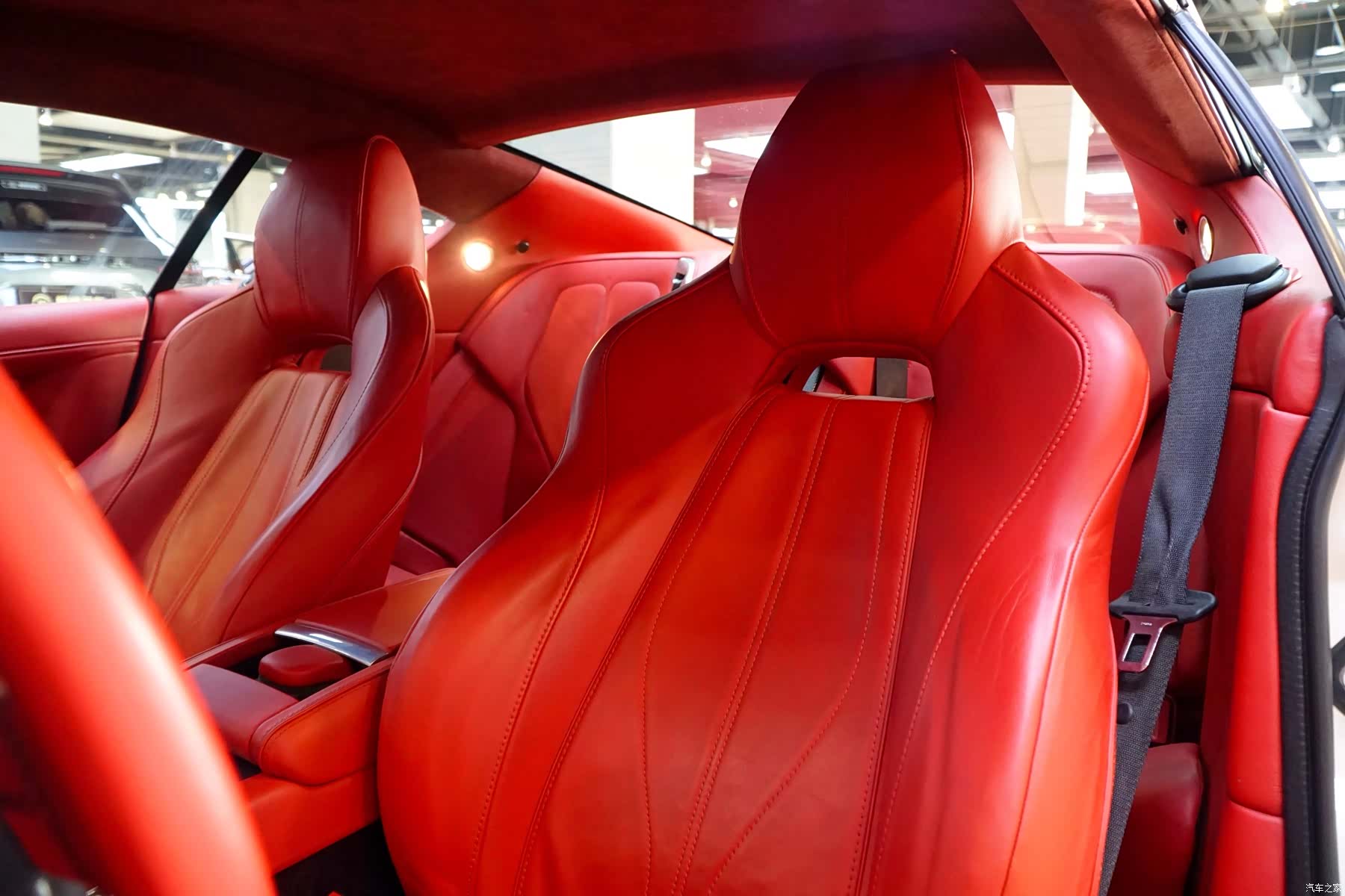 Aston Martin DB9, 2015 7