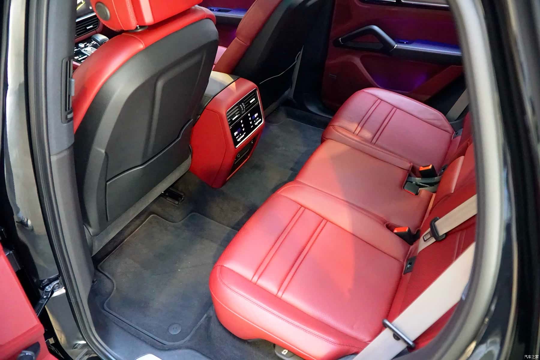 Porsche Cayenne, 2023 все фото