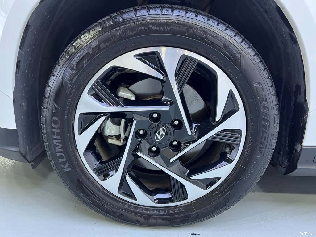 Hyundai Custo, 2022 28
