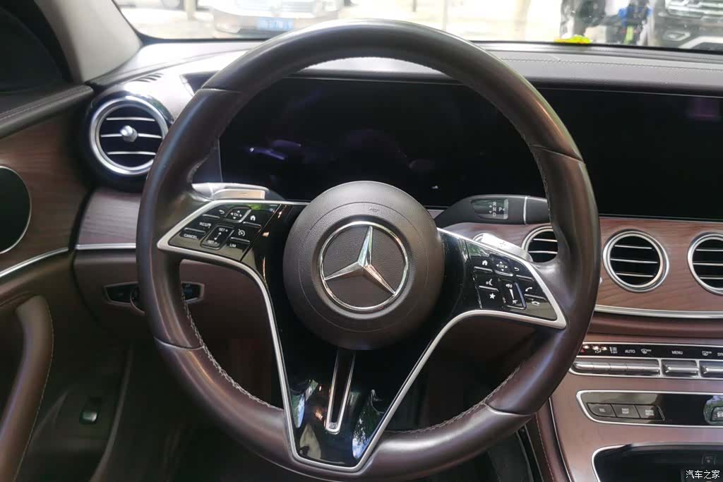 Mercedes-Benz E-Class, 2022 15