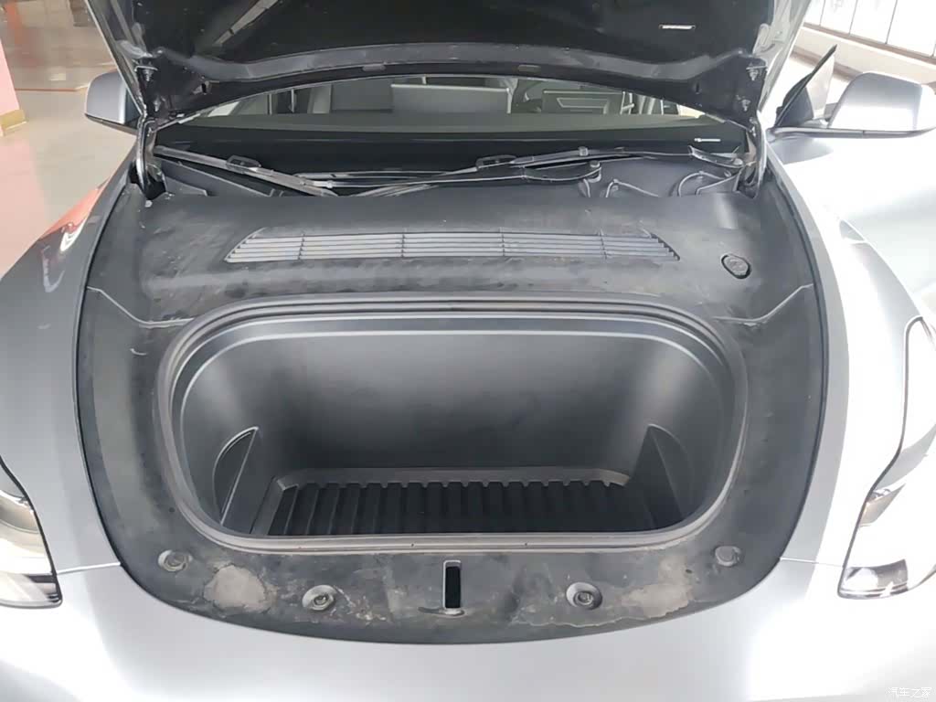 Tesla Model Y, 2024 20