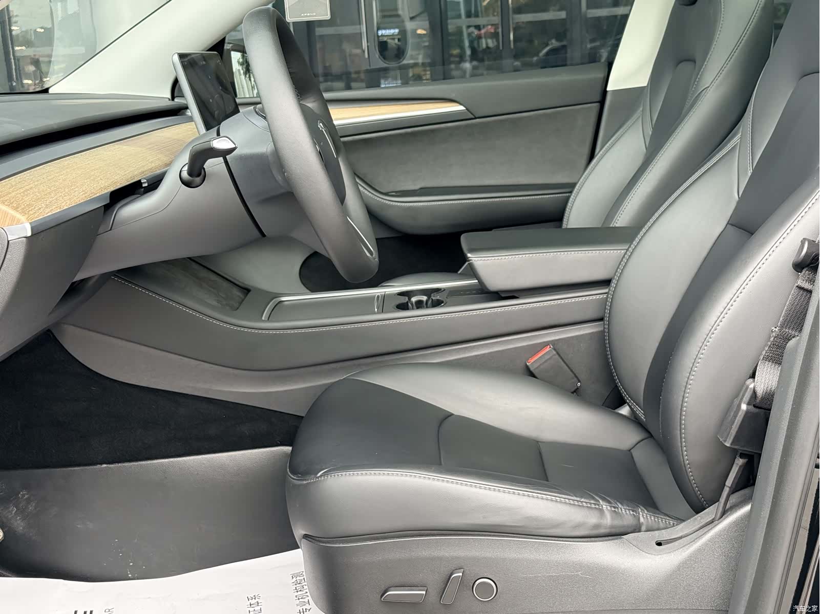Tesla Model Y, 2023 16