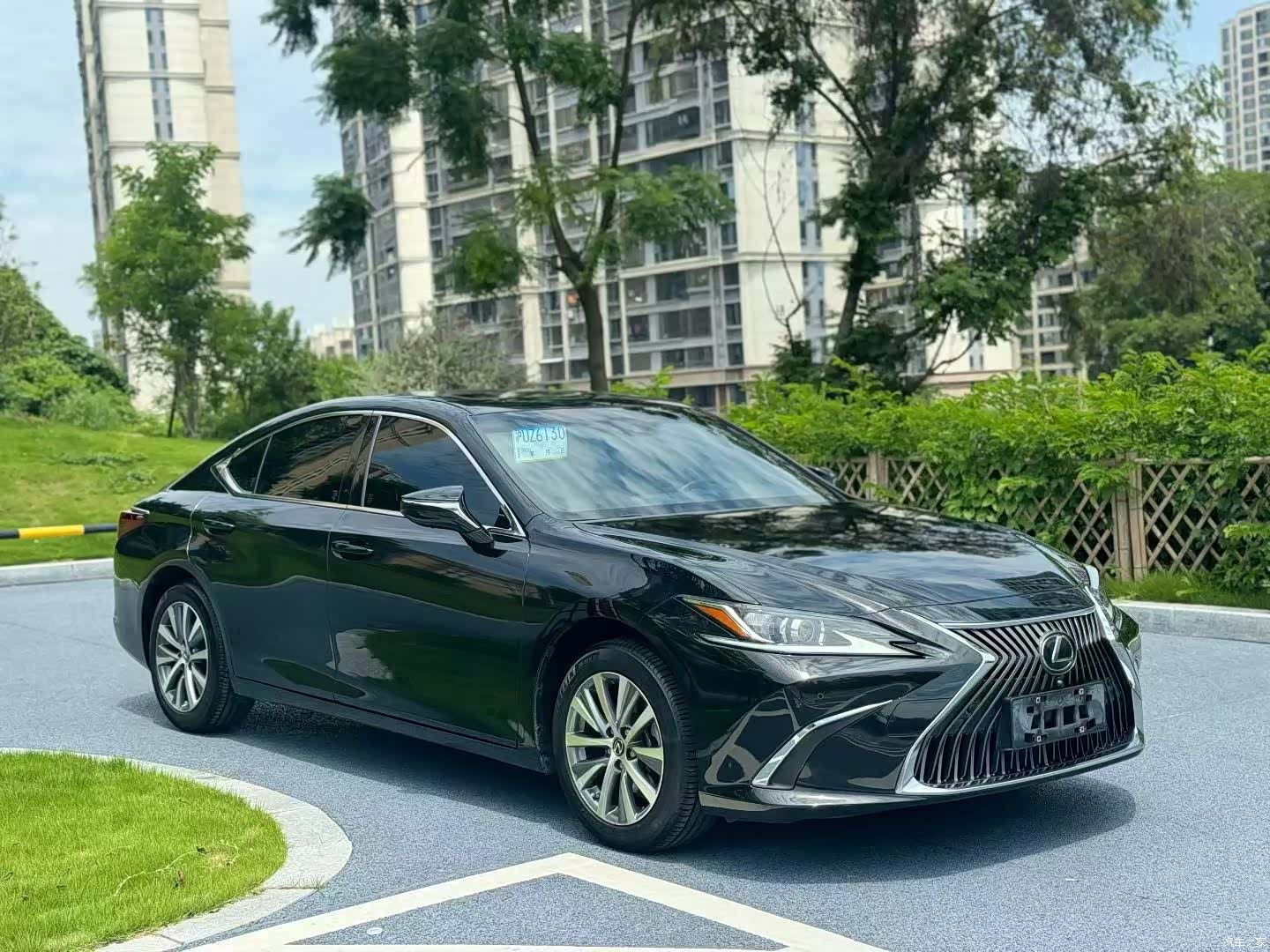 Lexus ES, 2021 3